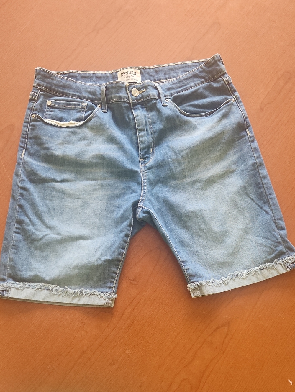 Denizen from Levi's Light Blue Denim Men's Jean Shorts with Frayed Hem